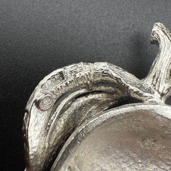Vintage Sarah Coventry Silver Tone Apple Brooch Pin Textured Fruit With Leaf Des - Picture 6 of 6